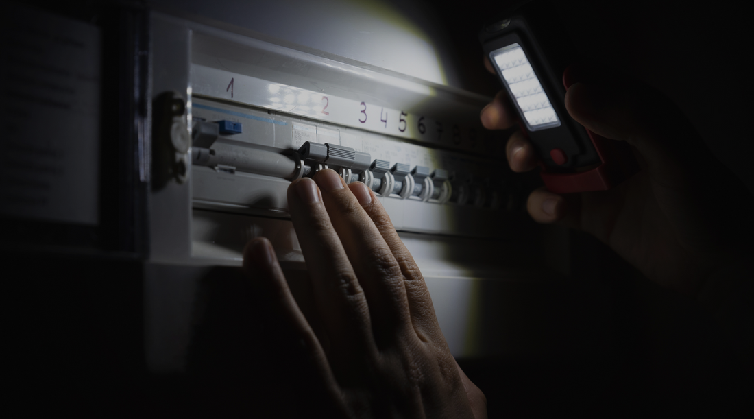 Navigating Through Power Outages: A Business Continuity Plan with UPS