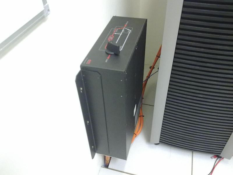 APC Symmetra LX 4kVA Scalable to 8kVA N+1 Rack-mount, 220/230/240V or 380/400/415V SYA4K8RMI